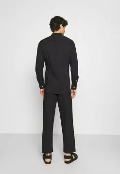 Pier One Muscle Fit Stand- Shirt - Black 10 Pier One Muscle Fit Stand- Shirt - Black -Pier One Shop 0baebc4f5c6545e38aaa3b4f90cebbda