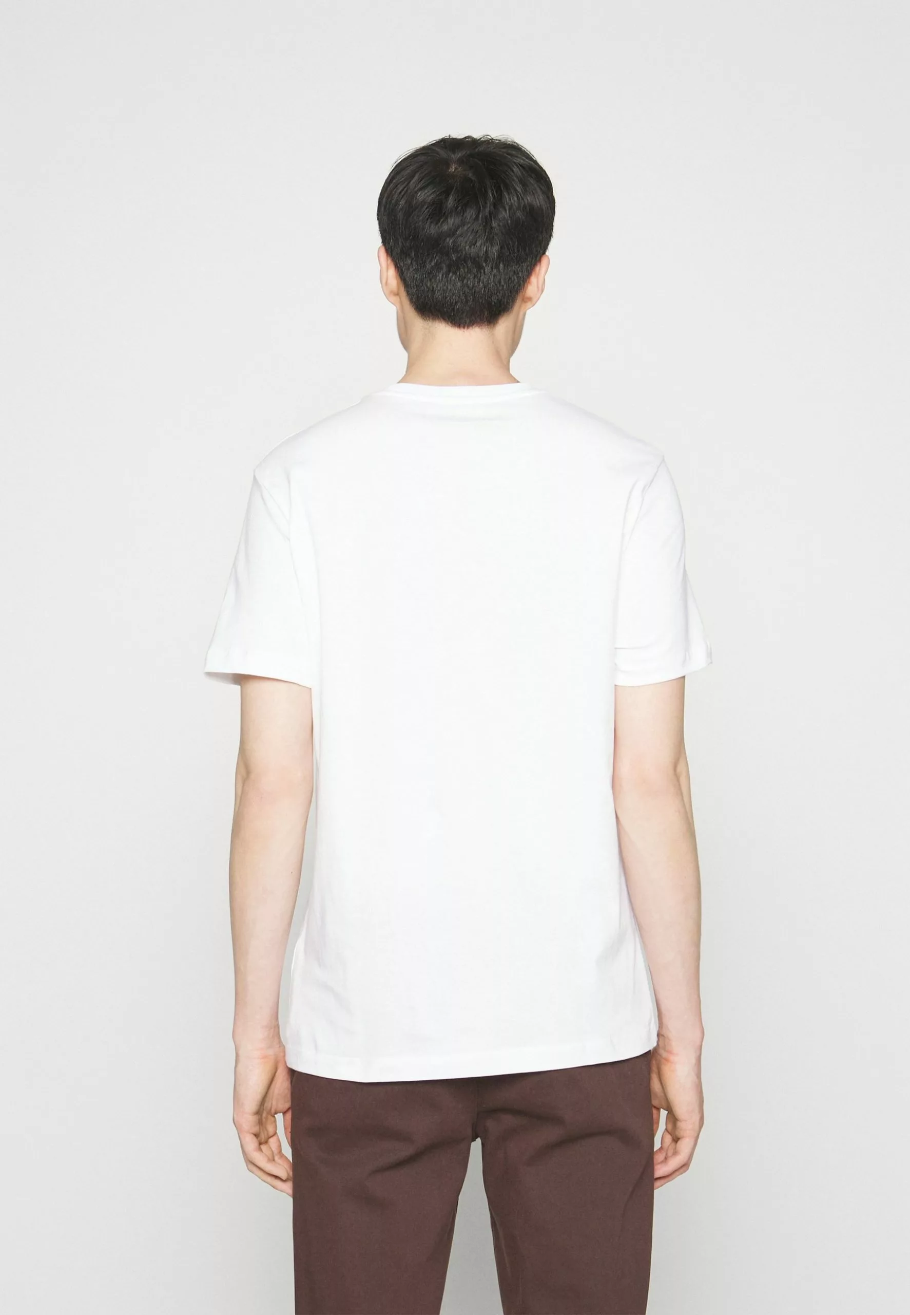 Pier One Leaf Chest Print Tee- Print T-Shirt - White 3 Pier One Leaf Chest Print Tee- Print T-Shirt - White - Image 3