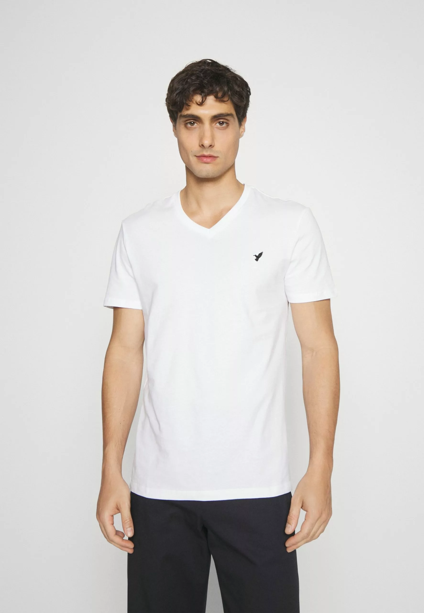 Pier One V Neck Bird Tonal 3 Pack - Basic T-Shirt - White/Dark Green/Black 2 Pier One V Neck Bird Tonal 3 Pack - Basic T-Shirt - White/Dark Green/Black - Image 2