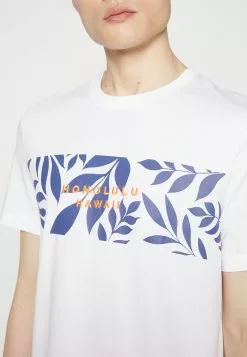 Pier One Leaf Chest Print Tee- Print T-Shirt - White 11 Pier One Leaf Chest Print Tee- Print T-Shirt - White -Pier One Shop 34f25c46da0e4cd0b3d1bff68b20c9d5