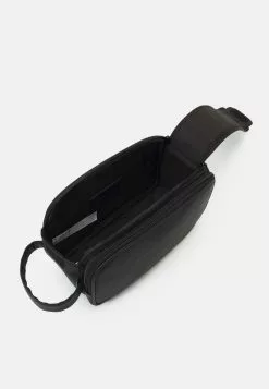 Pier One Unisex - Wash Bag - Black -Pier One Shop 3597b0ba18764e739afce6b352860d65