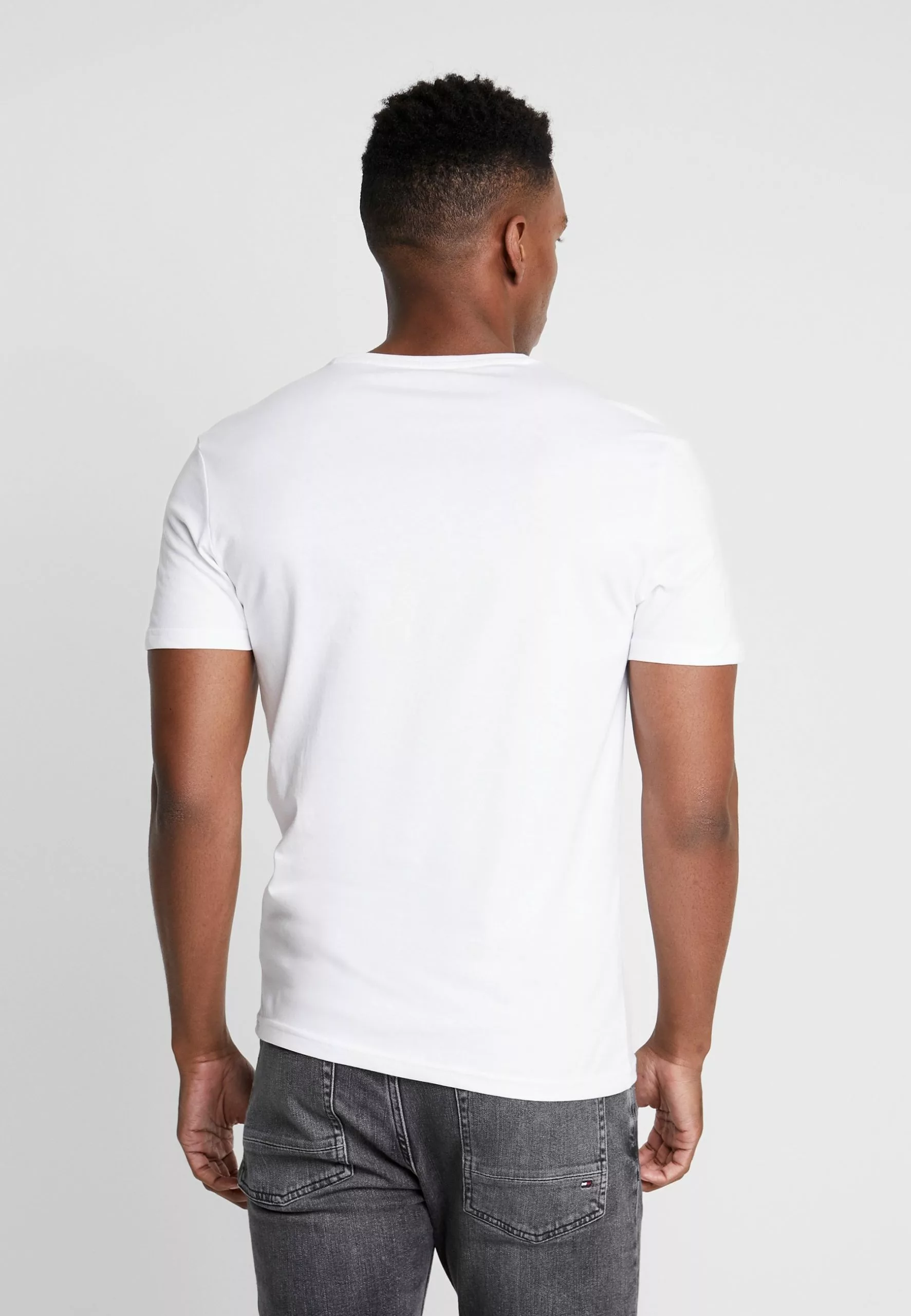 Pier One 3 Pack - Basic T-Shirt - White 4 Pier One 3 Pack - Basic T-Shirt - White - Image 4