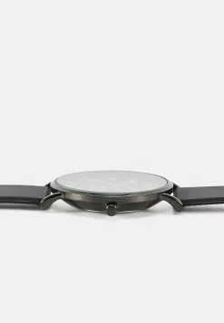 Pier One Unisex - Watch - Black -Pier One Shop 4a4c5fd2ccf24a73a7e672b724fd8279