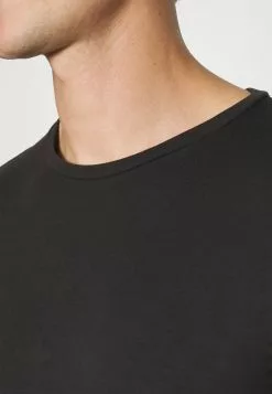 Pier One 3 Pack Muscle Fit- Basic T-Shirt - Black -Pier One Shop 4bb67ef78ddb494cb68f3fbd13ed6a54