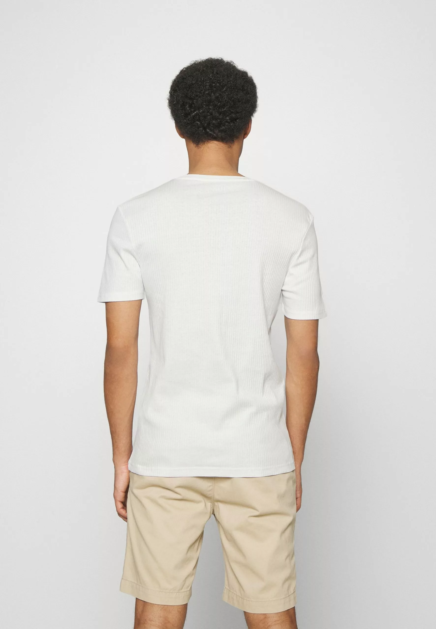 Pier One Slim Fit Ribbed T-Shirt 2 Pack - Basic T-Shirt - White/Black 3 Pier One Slim Fit Ribbed T-Shirt 2 Pack - Basic T-Shirt - White/Black - Image 3