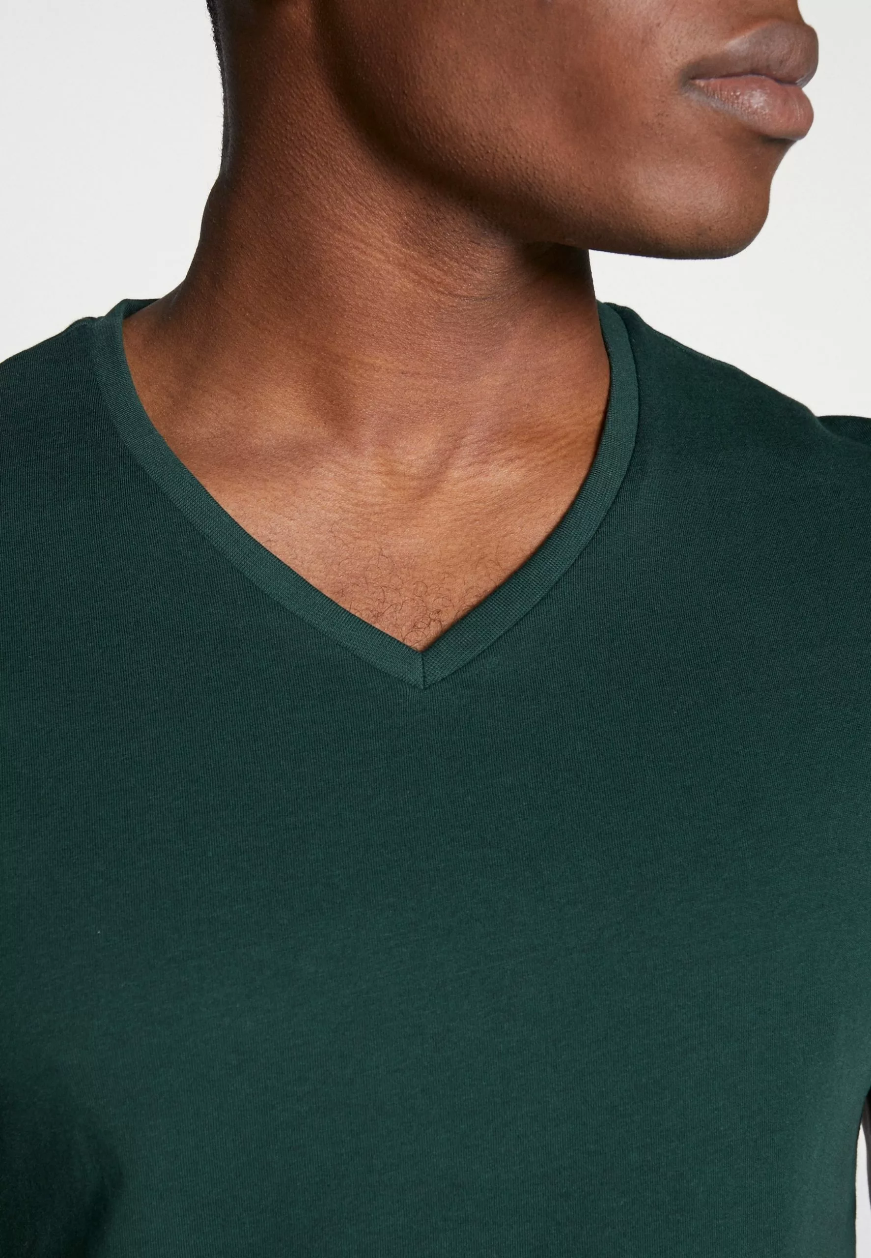 Pier One 3 Pack- Basic T-Shirt - Black, Grey, Green 5 Pier One 3 Pack- Basic T-Shirt - Black, Grey, Green - Image 5