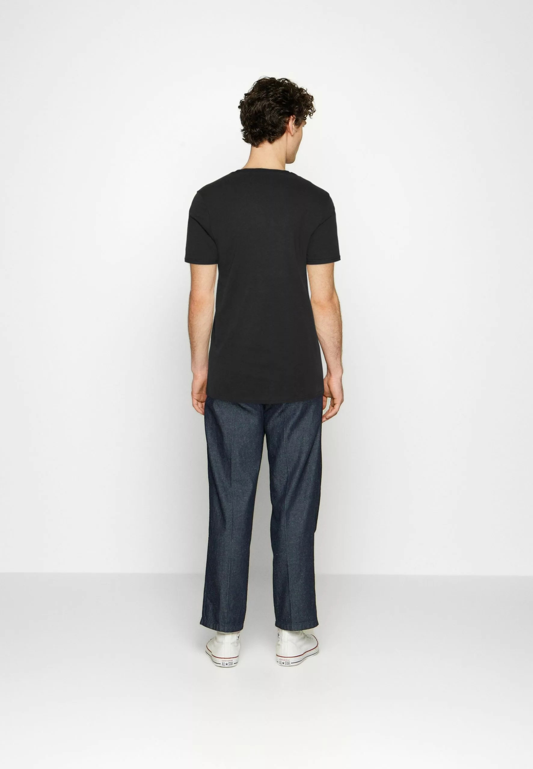 Pier One 5 Pack - Basic T-Shirt - White/Off-White/Light Grey/Beige/Black 3 Pier One 5 Pack - Basic T-Shirt - White/Off-White/Light Grey/Beige/Black - Image 3