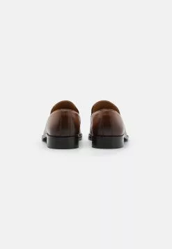 Pier One Slip-Ons - Cognac 8 Pier One Slip-Ons - Cognac -Pier One Shop aeaea594399c422092346b56a97d8129