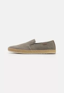 Pier One Slip-Ons - Grey
