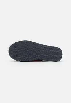 Pier One Unisex - Slippers - Dark Blue/Red 10 Pier One Unisex - Slippers - Dark Blue/Red -Pier One Shop b9414b7c2ce54552a0c5955fa663d5d9
