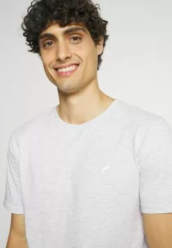 Pier One 5 Pack - Basic T-Shirt - Light Grey - 101_White - 001_Green - 602 13 Pier One 5 Pack - Basic T-Shirt - Light Grey - 101_White - 001_Green - 602 -Pier One Shop bfc88b4fb0af436ea6df397e7b3e9a49