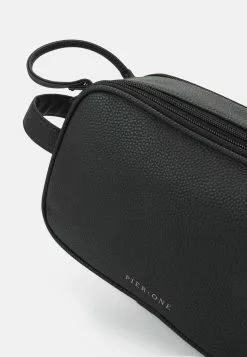 Pier One Unisex - Wash Bag - Black -Pier One Shop ca4c999b3f304e939e2e0e995c452b90