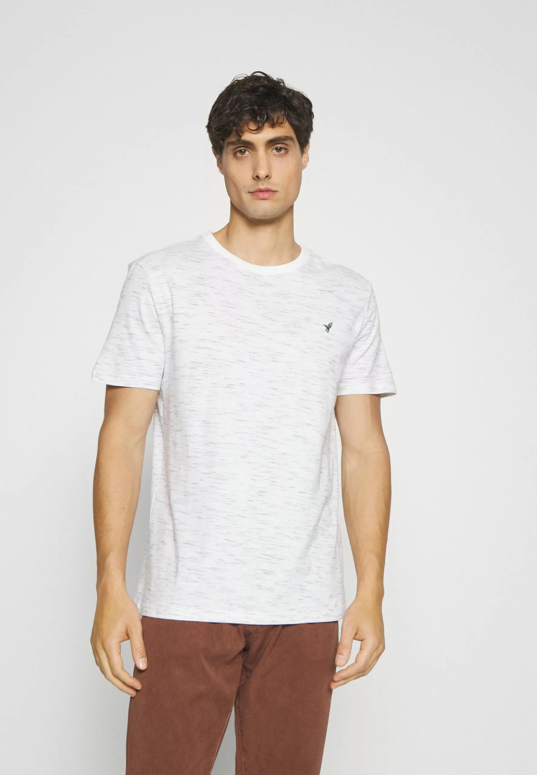 Pier One 3 Pack - Basic T-Shirt - Off-White/Bordeaux/Mint 3 Pier One 3 Pack - Basic T-Shirt - Off-White/Bordeaux/Mint - Image 3
