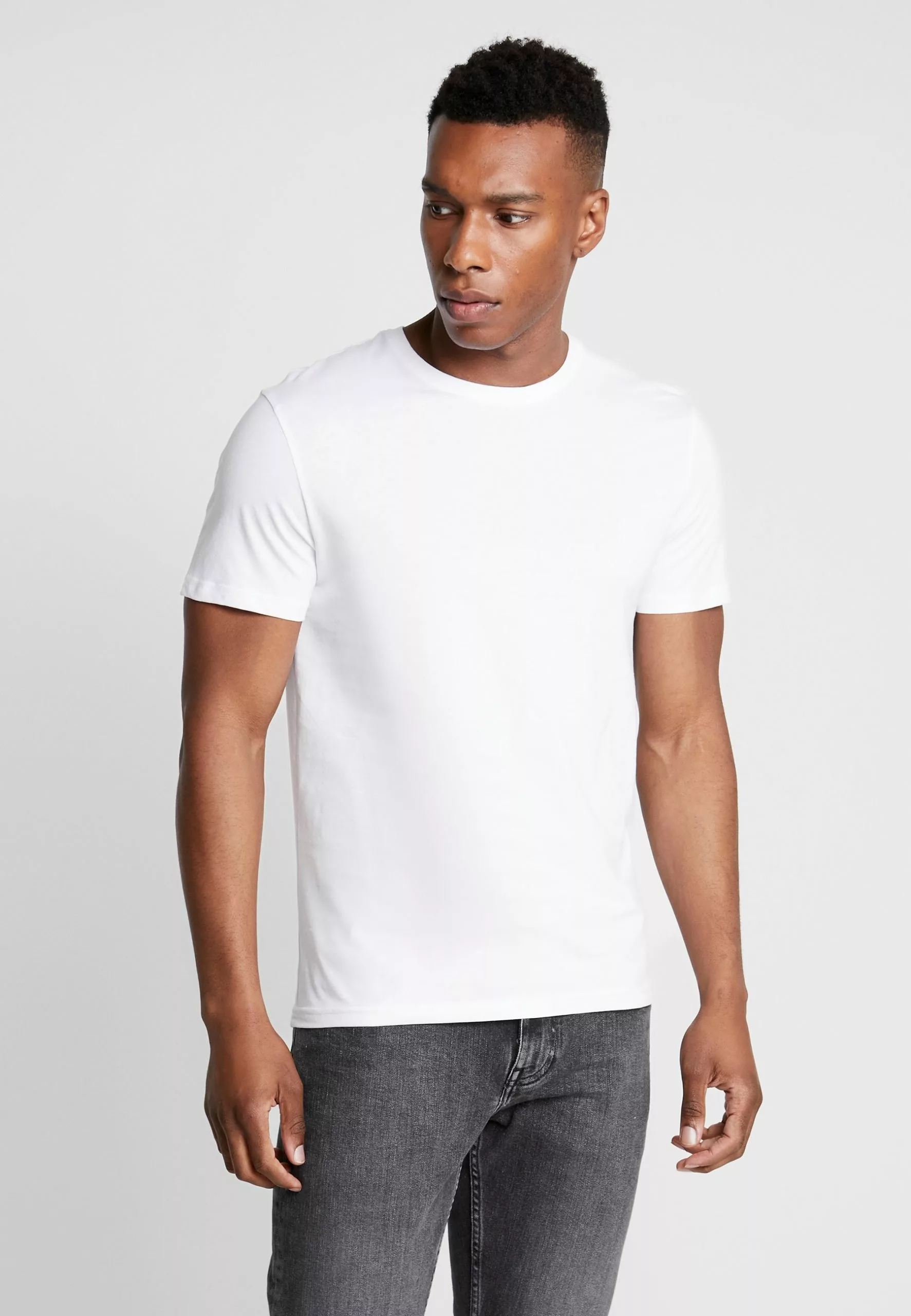 Pier One 3 Pack - Basic T-Shirt - White 3 Pier One 3 Pack - Basic T-Shirt - White - Image 3