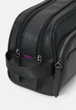 Pier One Wash Bag - Black -Pier One Shop f533c08f73014507a19f0f1471b18552