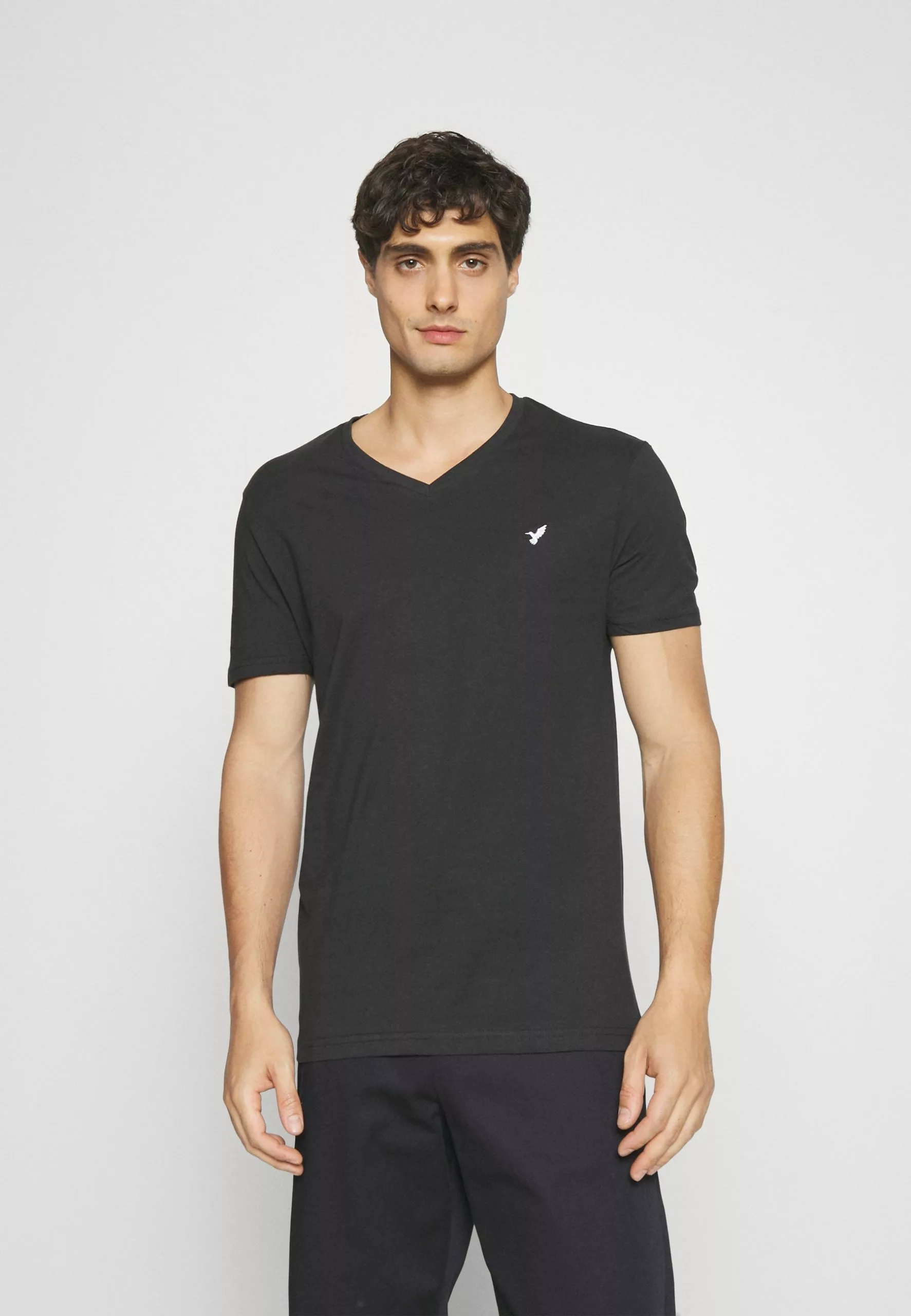 Pier One V Neck Bird Tonal 3 Pack - Basic T-Shirt - White/Dark Green/Black 4 Pier One V Neck Bird Tonal 3 Pack - Basic T-Shirt - White/Dark Green/Black - Image 4